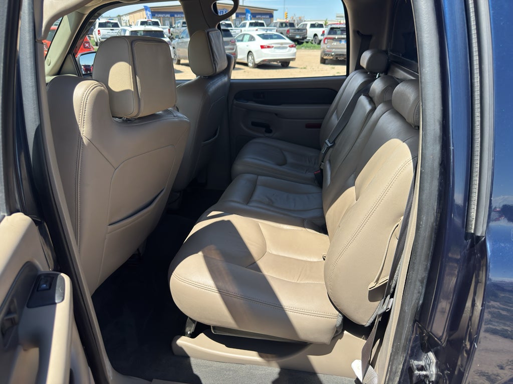 2004 Chevrolet Avalanche Base