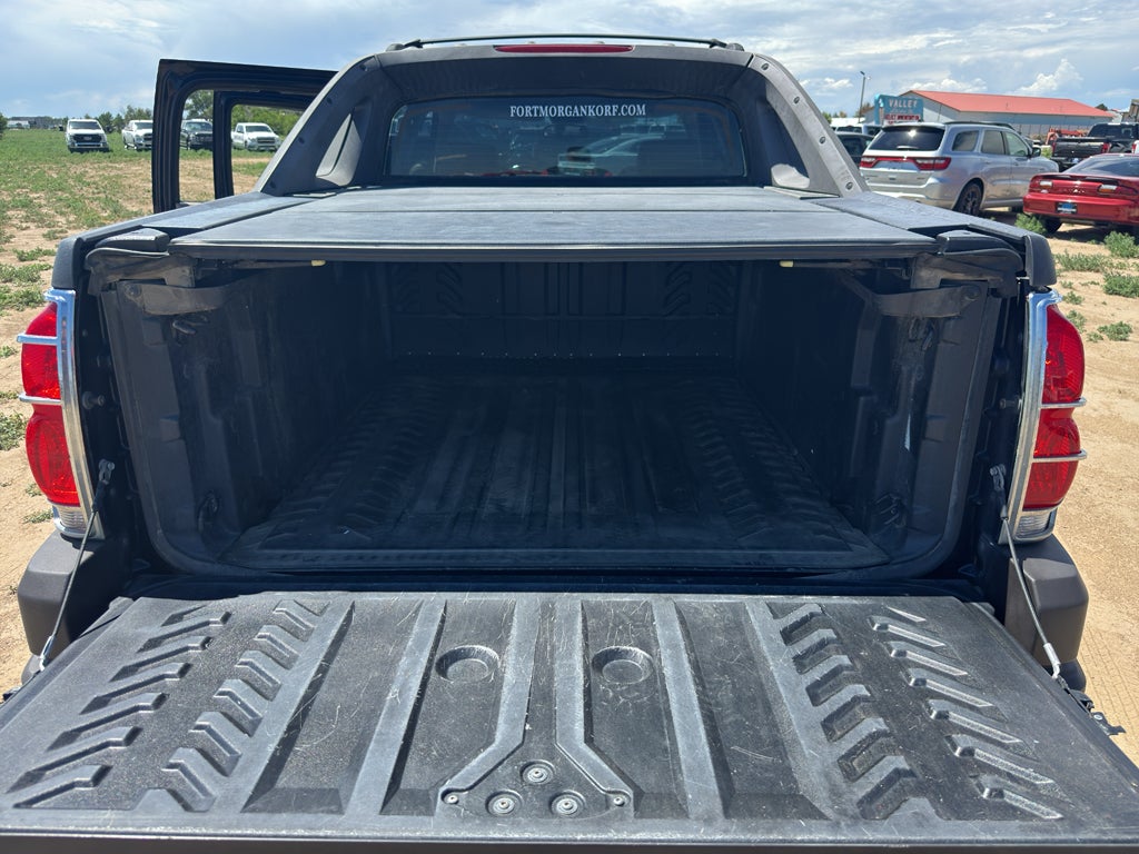 2004 Chevrolet Avalanche Base