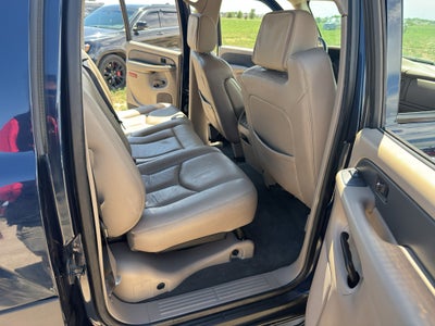 2004 Chevrolet Avalanche Base
