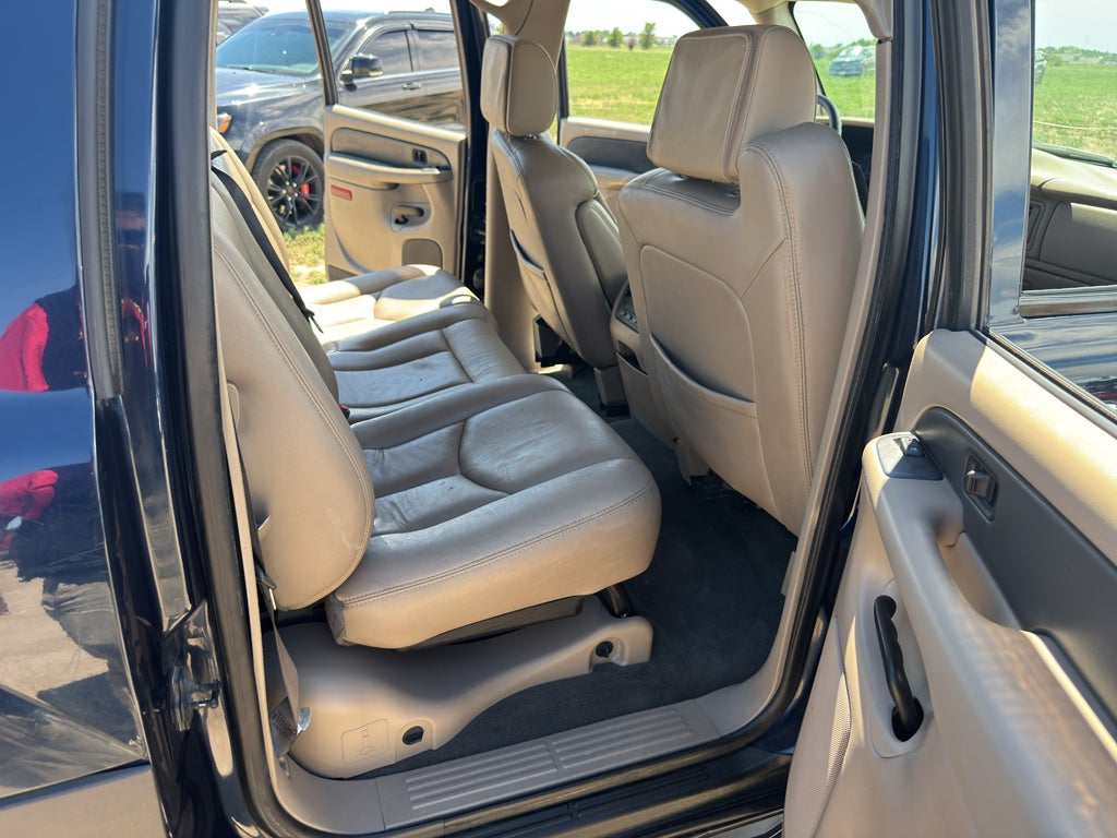 2004 Chevrolet Avalanche Base