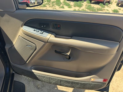 2004 Chevrolet Avalanche Base