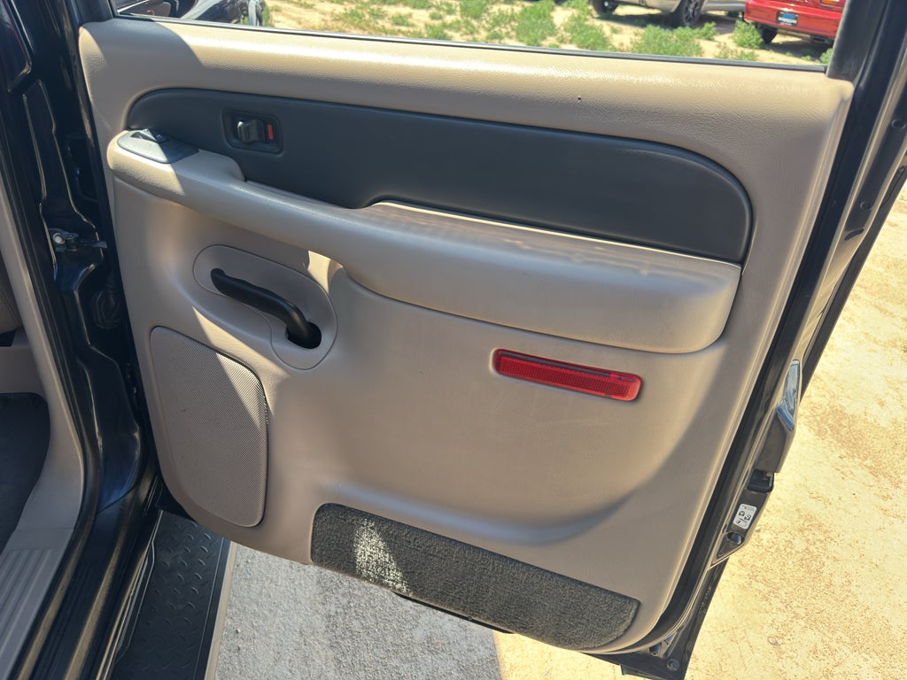 2004 Chevrolet Avalanche Base