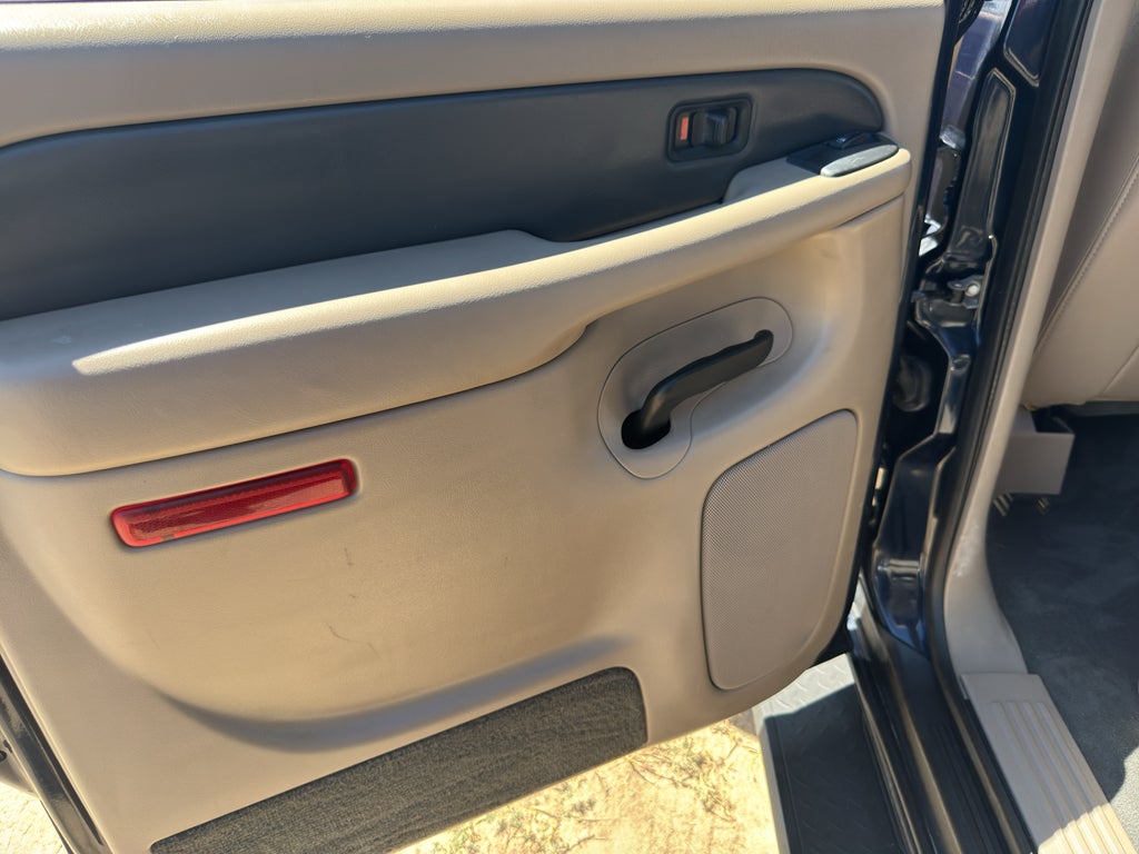 2004 Chevrolet Avalanche Base