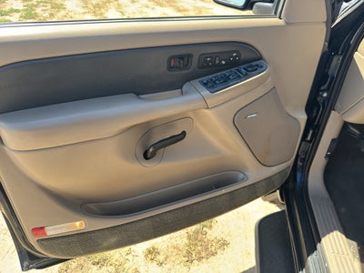 2004 Chevrolet Avalanche Base