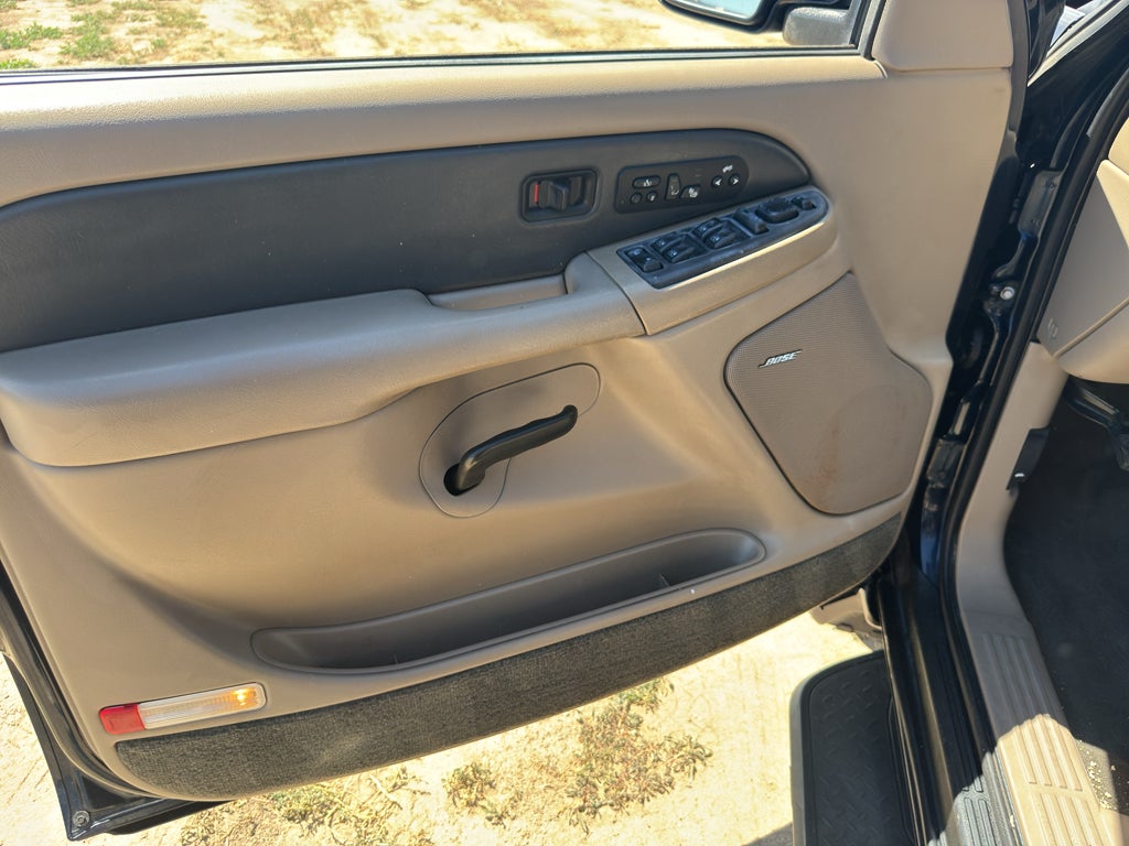 2004 Chevrolet Avalanche Base