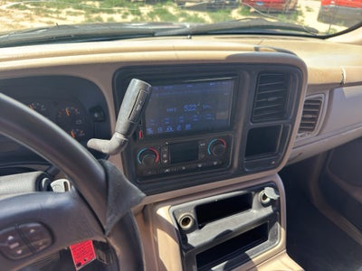 2004 Chevrolet Avalanche Base