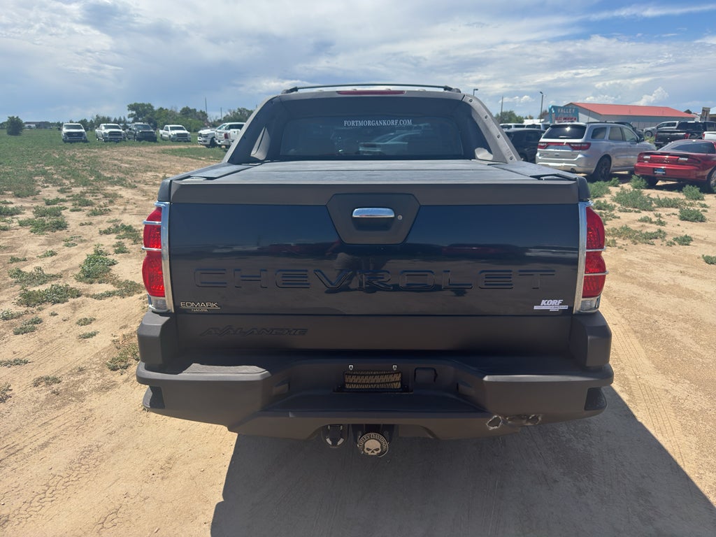 2004 Chevrolet Avalanche Base