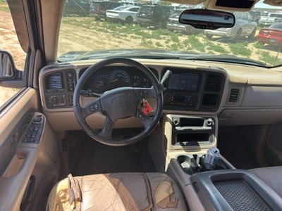 2004 Chevrolet Avalanche Base
