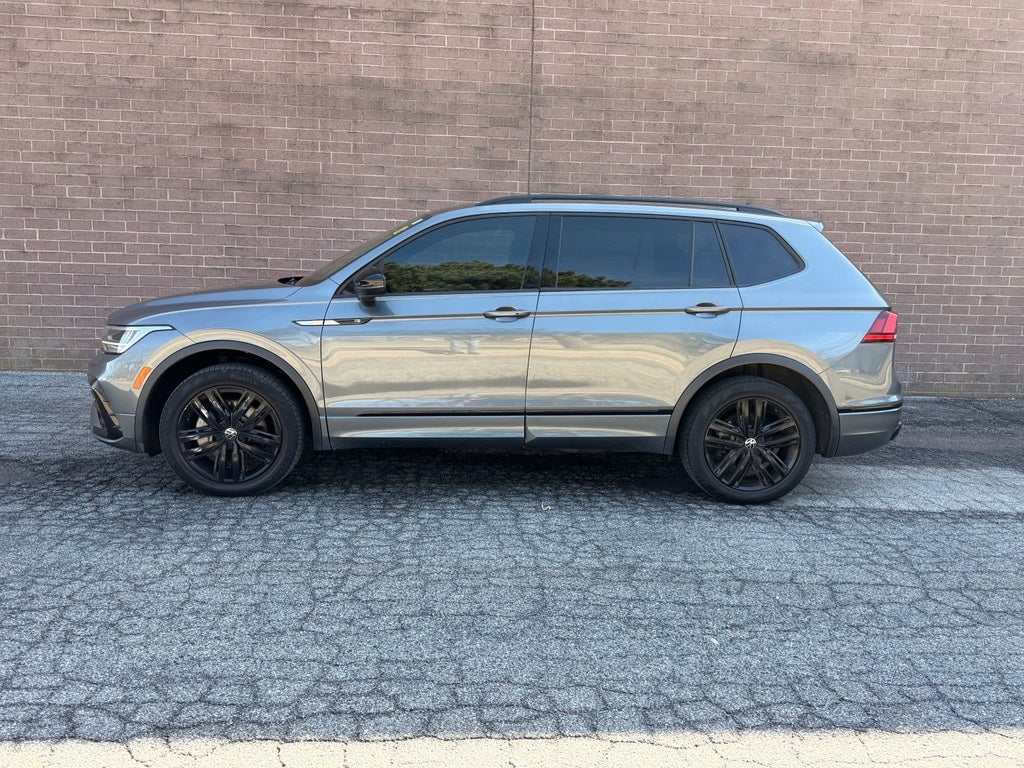 2022 Volkswagen Tiguan SE R-Line Black