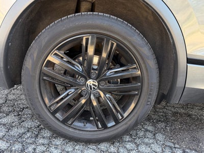 2022 Volkswagen Tiguan SE R-Line Black