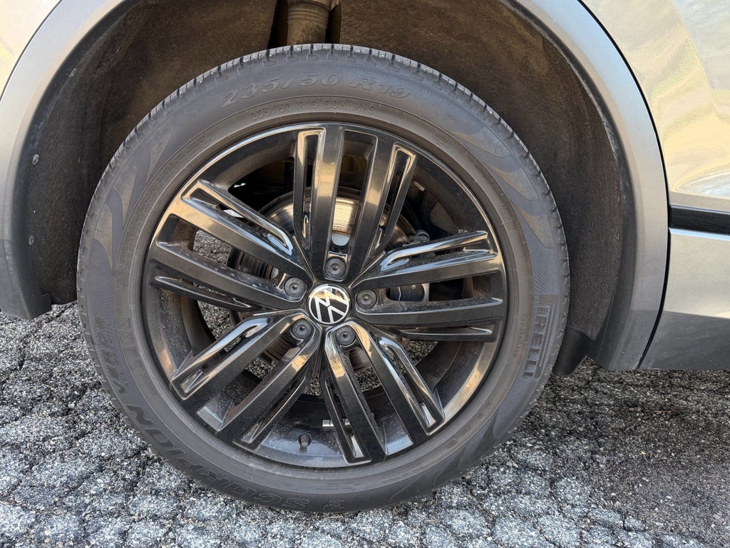 2022 Volkswagen Tiguan SE R-Line Black