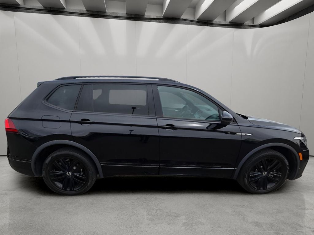2022 Volkswagen Tiguan SE R-Line Black
