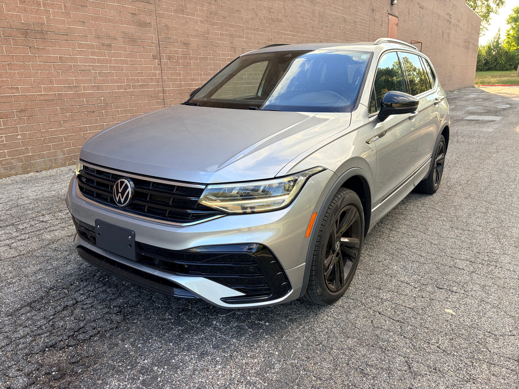 2023 Volkswagen Tiguan SE R-Line Black