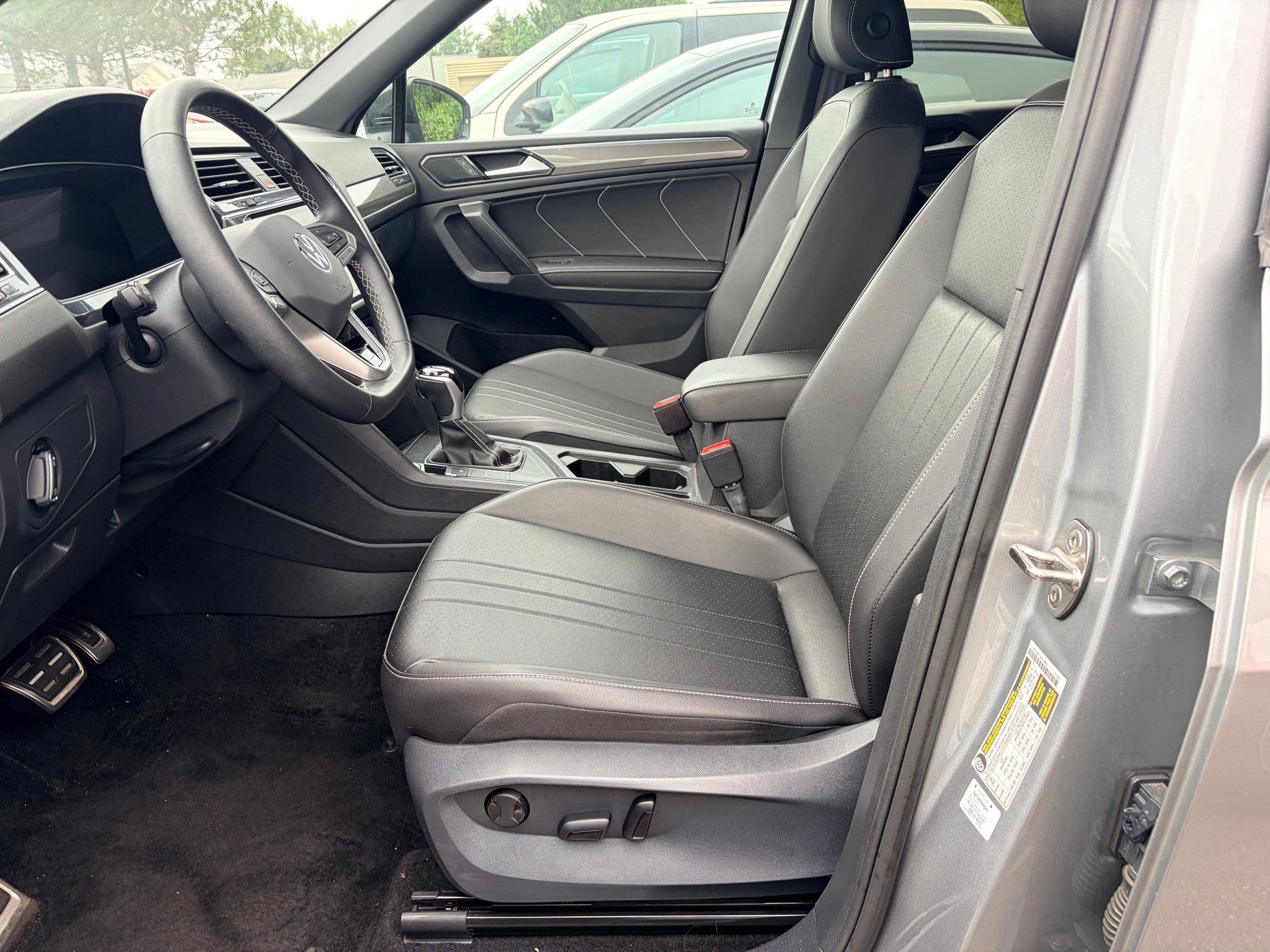 2023 Volkswagen Tiguan SE R-Line Black