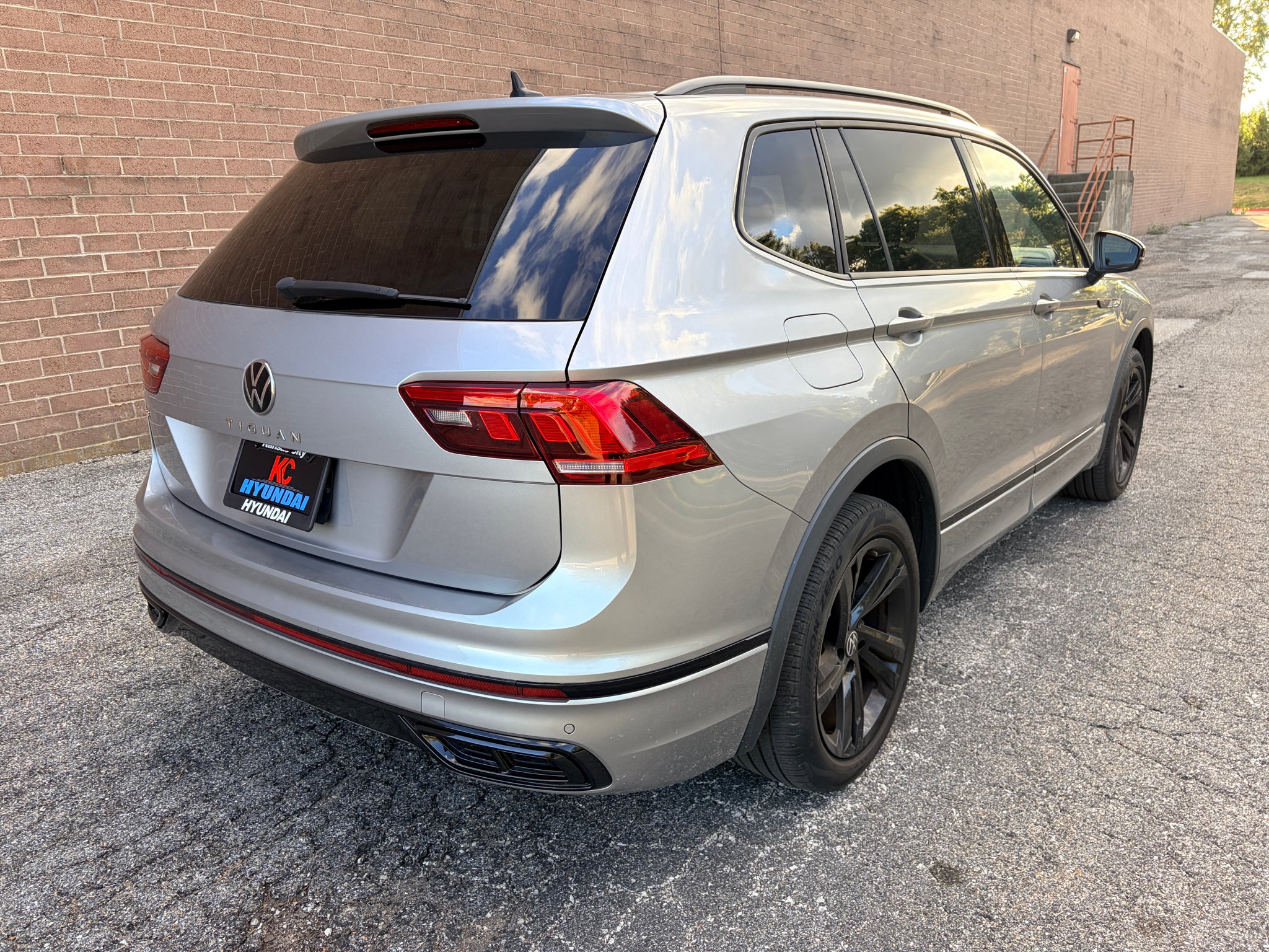 2023 Volkswagen Tiguan SE R-Line Black