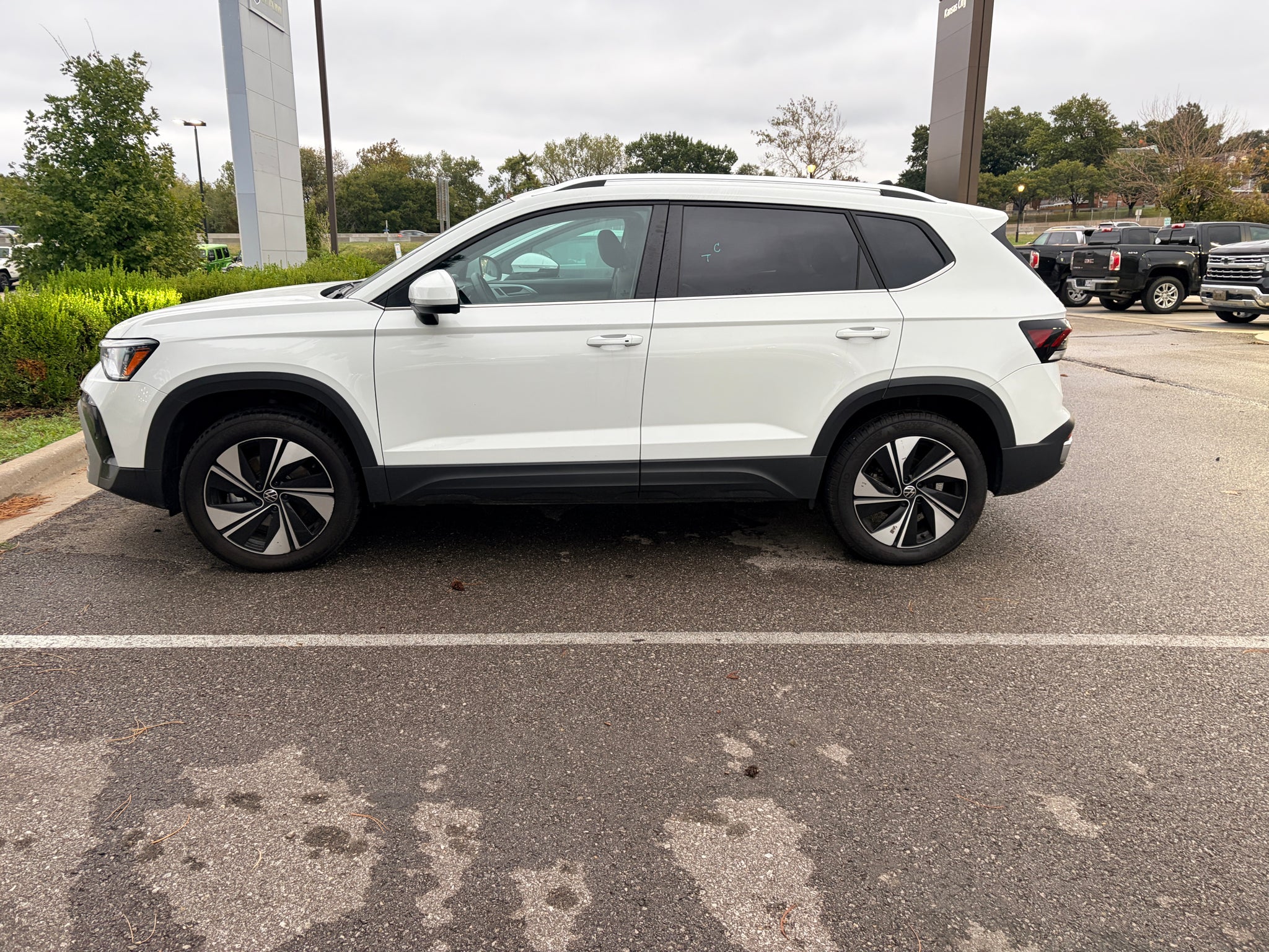 2025 Volkswagen Taos SE
