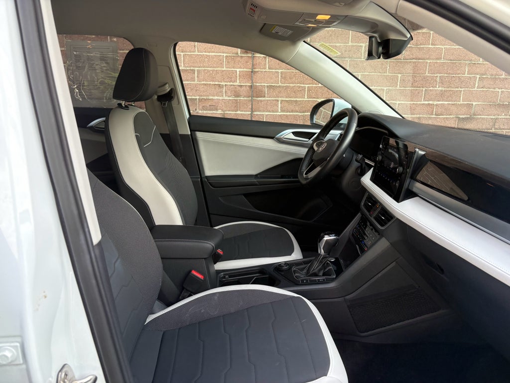 2025 Volkswagen Taos SE