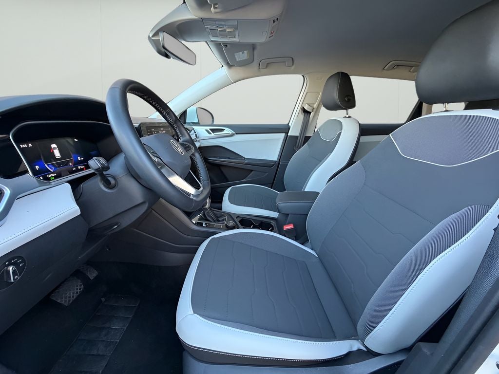 2025 Volkswagen Taos SE