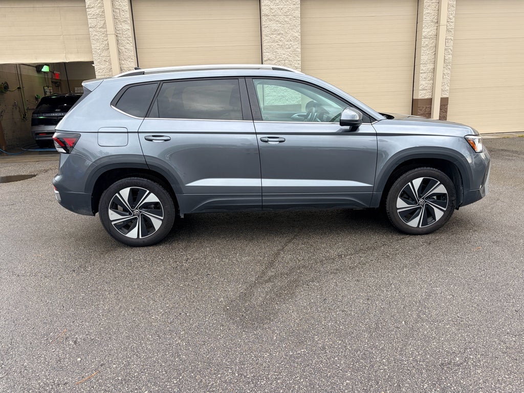 2025 Volkswagen Taos SE
