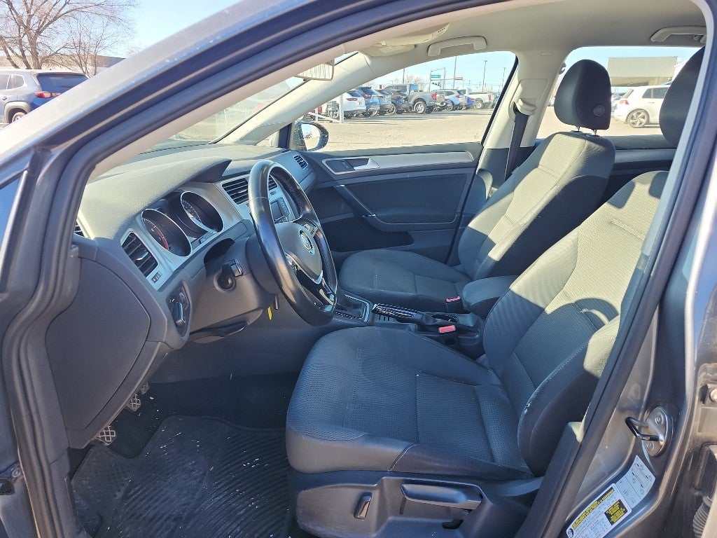 2016 Volkswagen Golf TSI S