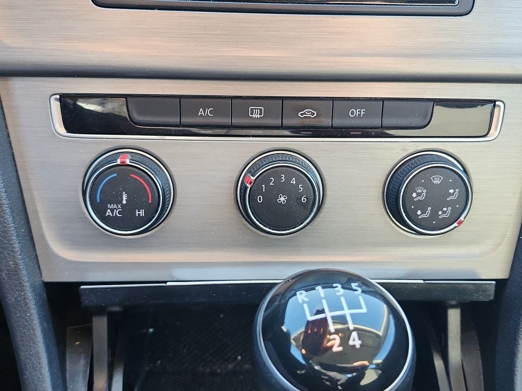 2016 Volkswagen Golf TSI S