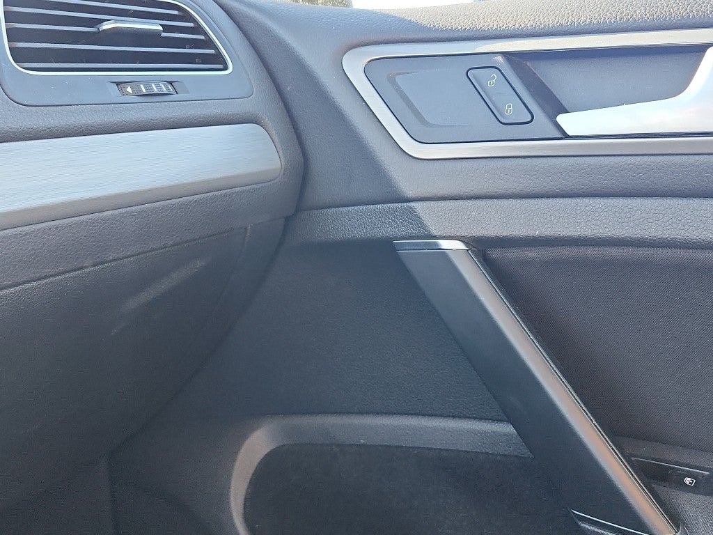 2016 Volkswagen Golf TSI S