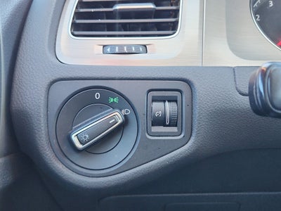 2016 Volkswagen Golf TSI S