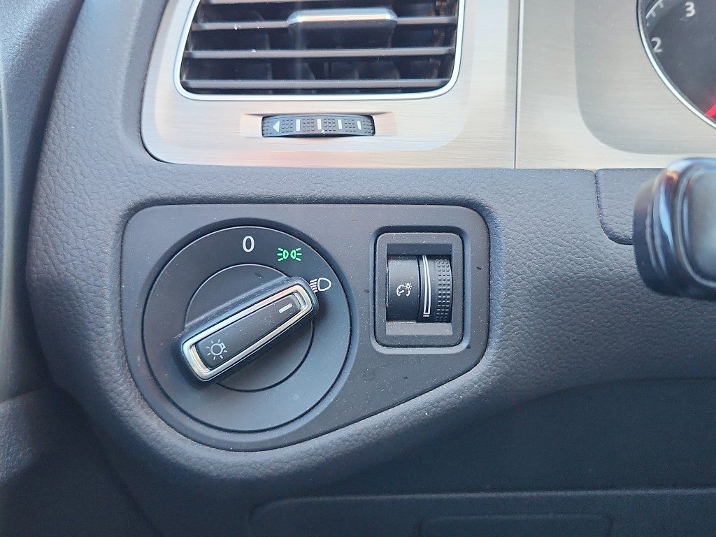 2016 Volkswagen Golf TSI S