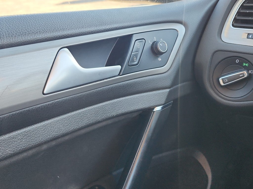 2016 Volkswagen Golf TSI S