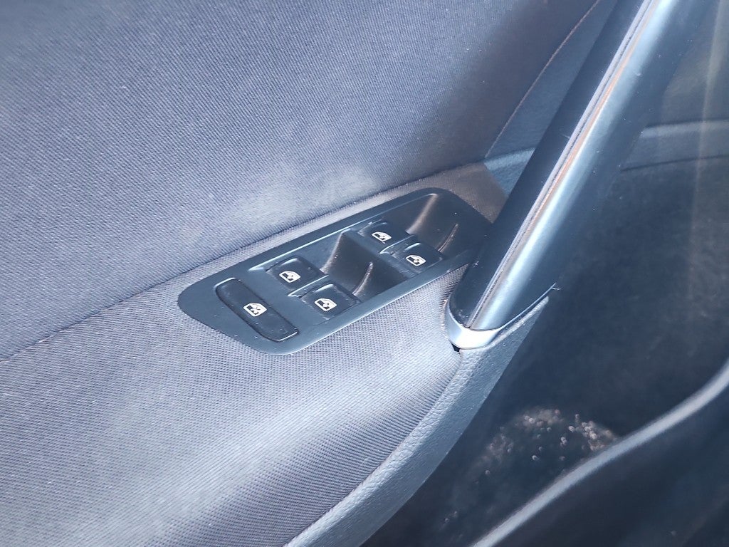 2016 Volkswagen Golf TSI S