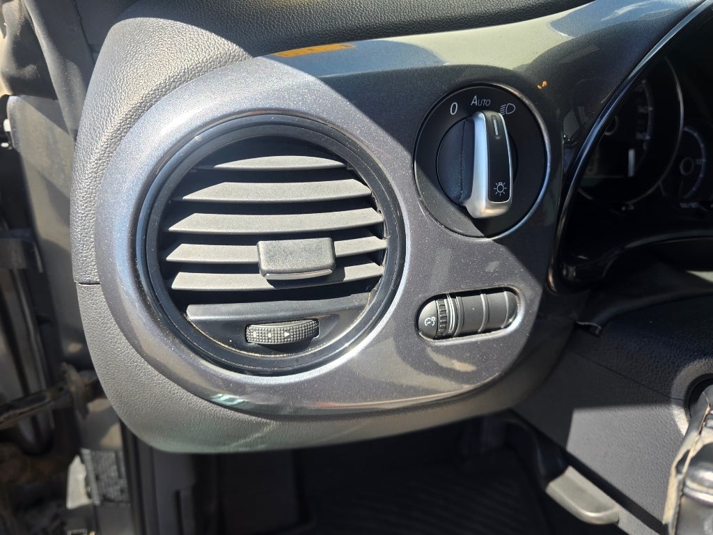 2017 Volkswagen Beetle Convertible 1.8T Classic