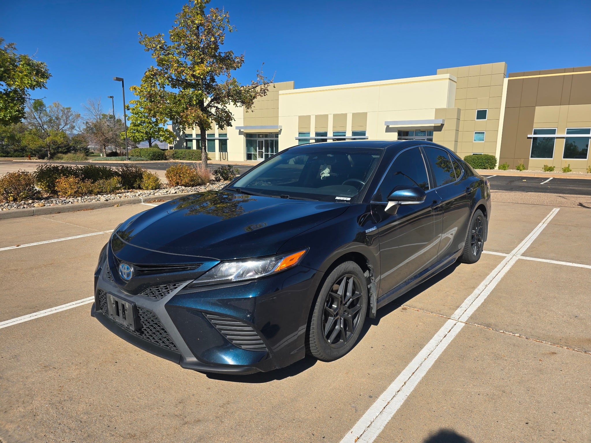2020 Toyota Camry Hybrid SE