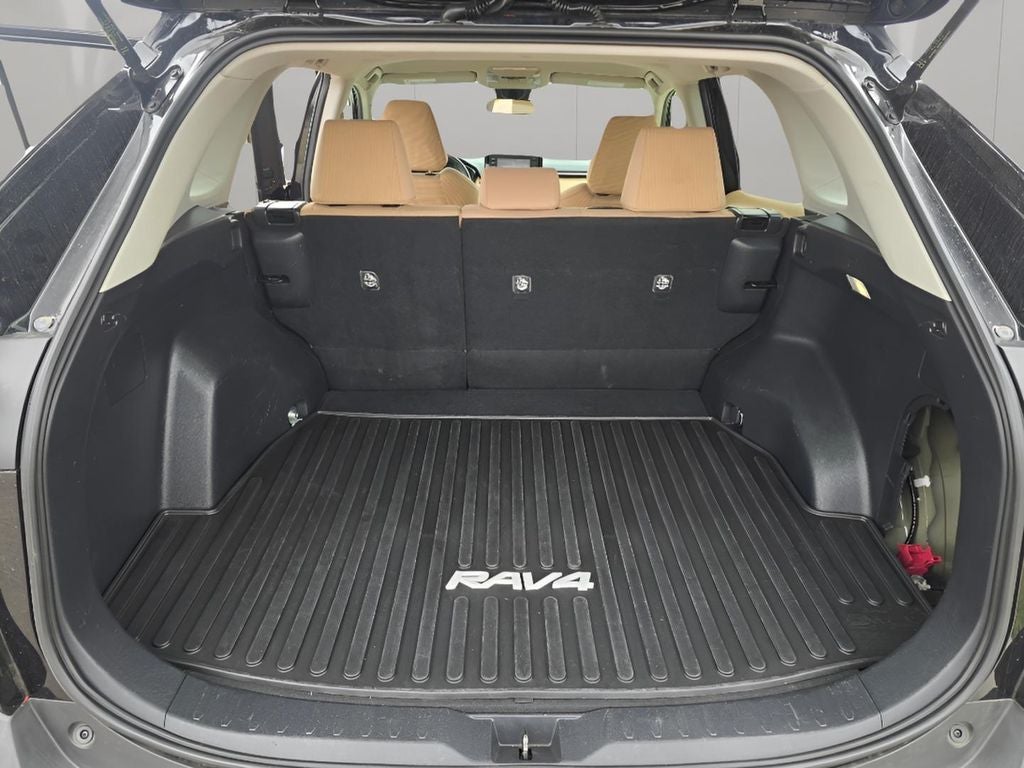 2022 Toyota RAV4 Hybrid LE