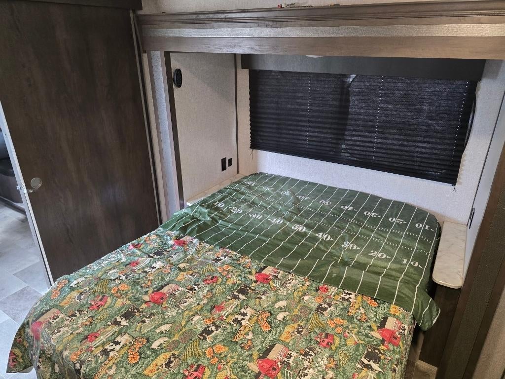 2021 Coleman 3055BS Base