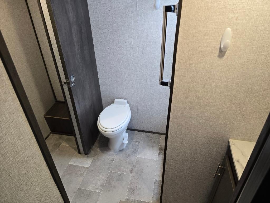 2021 Coleman 3055BS Base