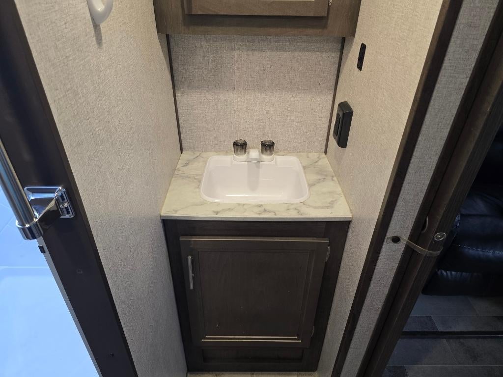 2021 Coleman 3055BS Base