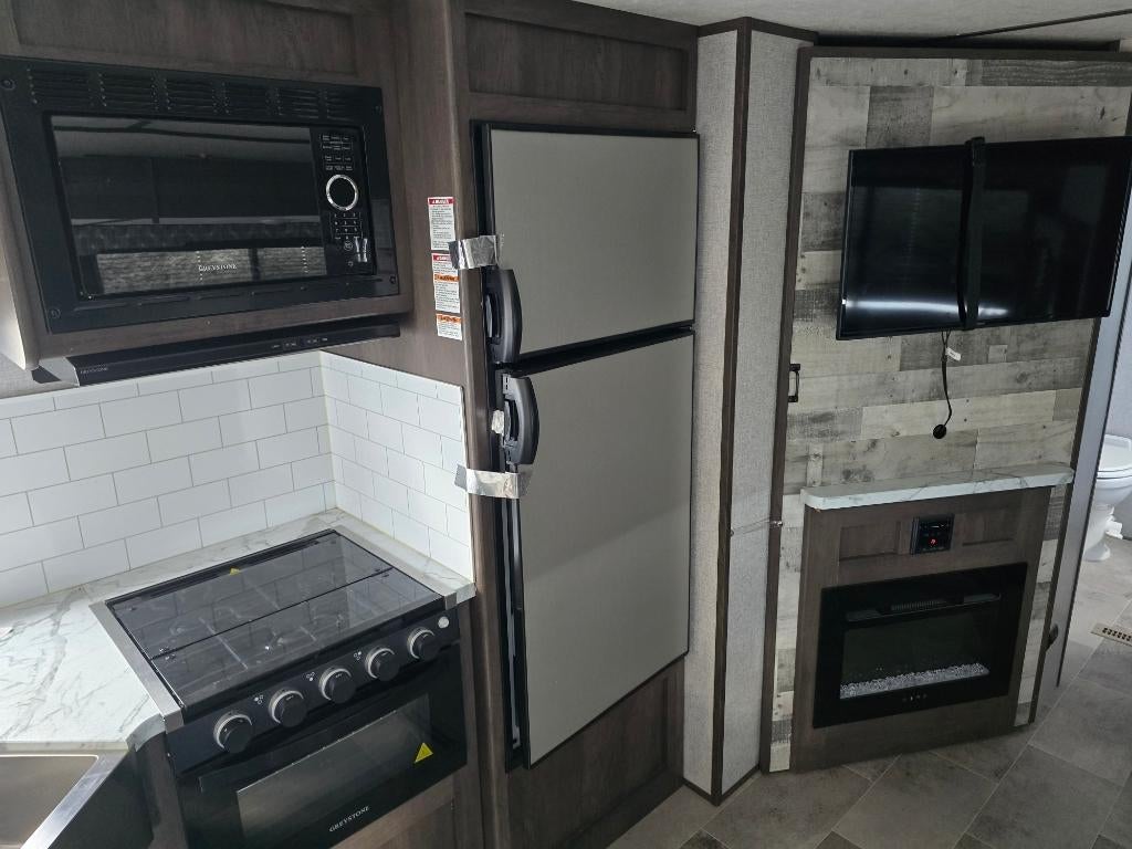2021 Coleman 3055BS Base