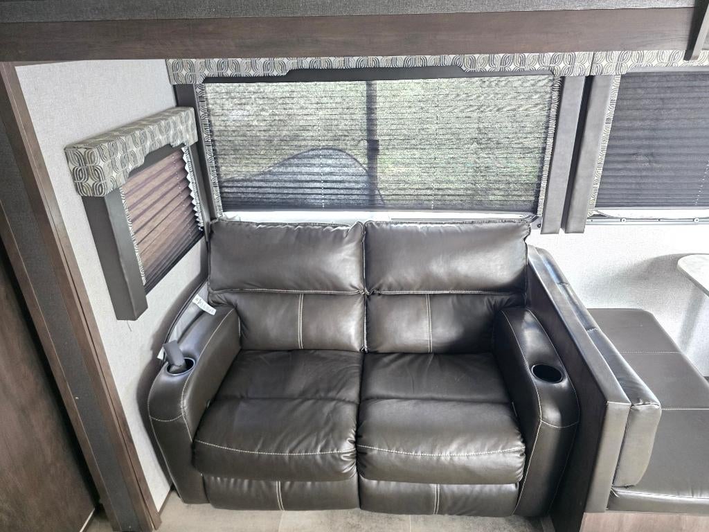 2021 Coleman 3055BS Base
