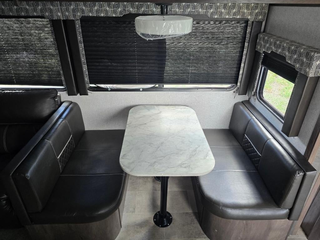 2021 Coleman 3055BS Base