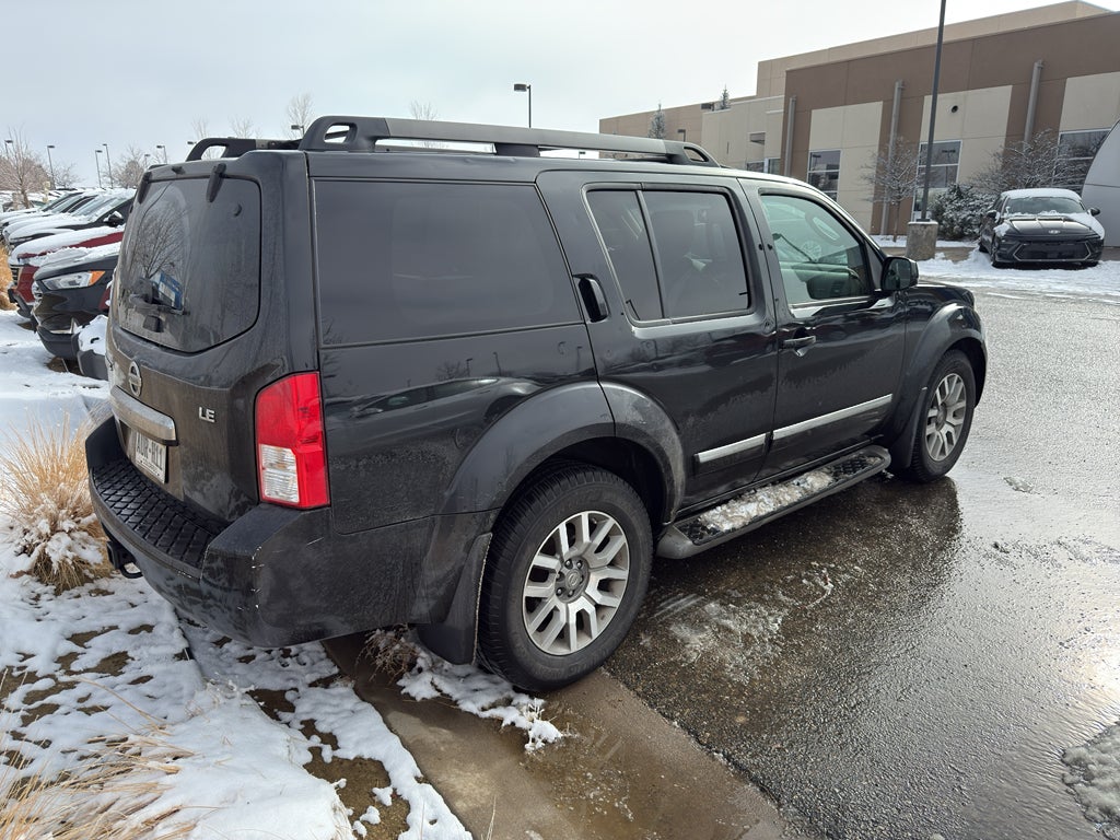 2010 Nissan Pathfinder LE