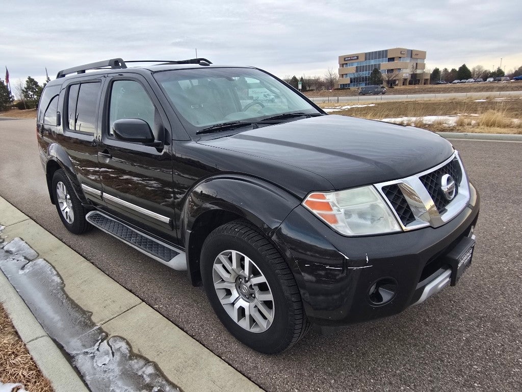 2010 Nissan Pathfinder LE