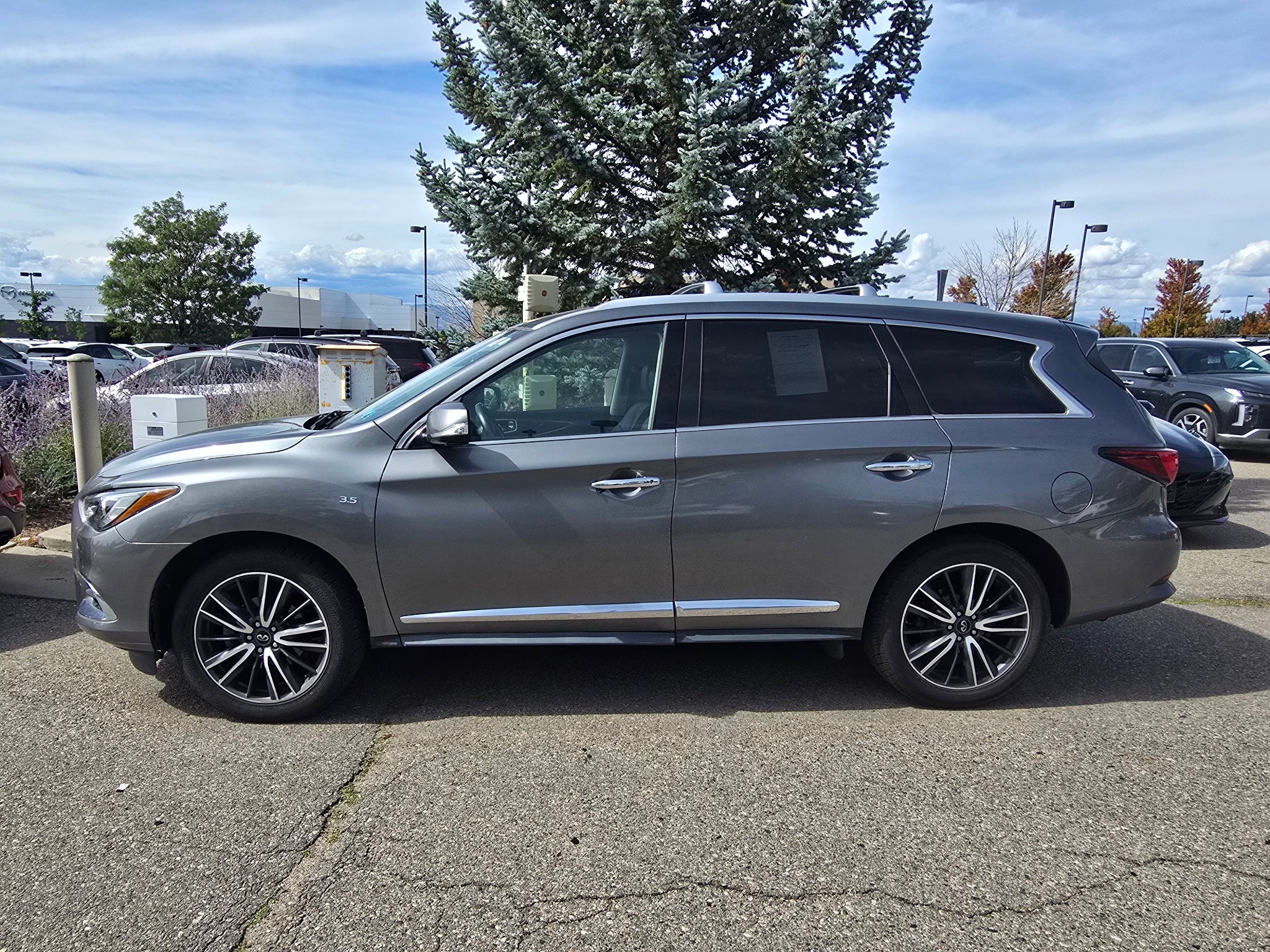2019 INFINITI QX60 LUXE