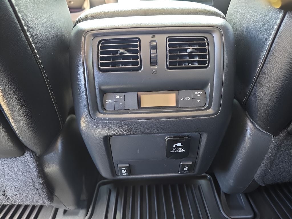 2017 Nissan Pathfinder SL