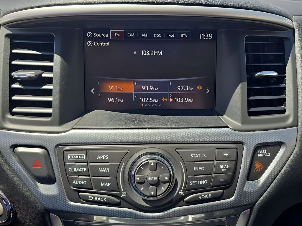 2017 Nissan Pathfinder SL