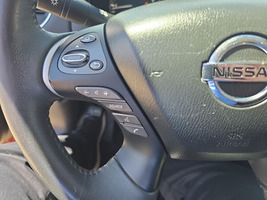 2017 Nissan Pathfinder SL