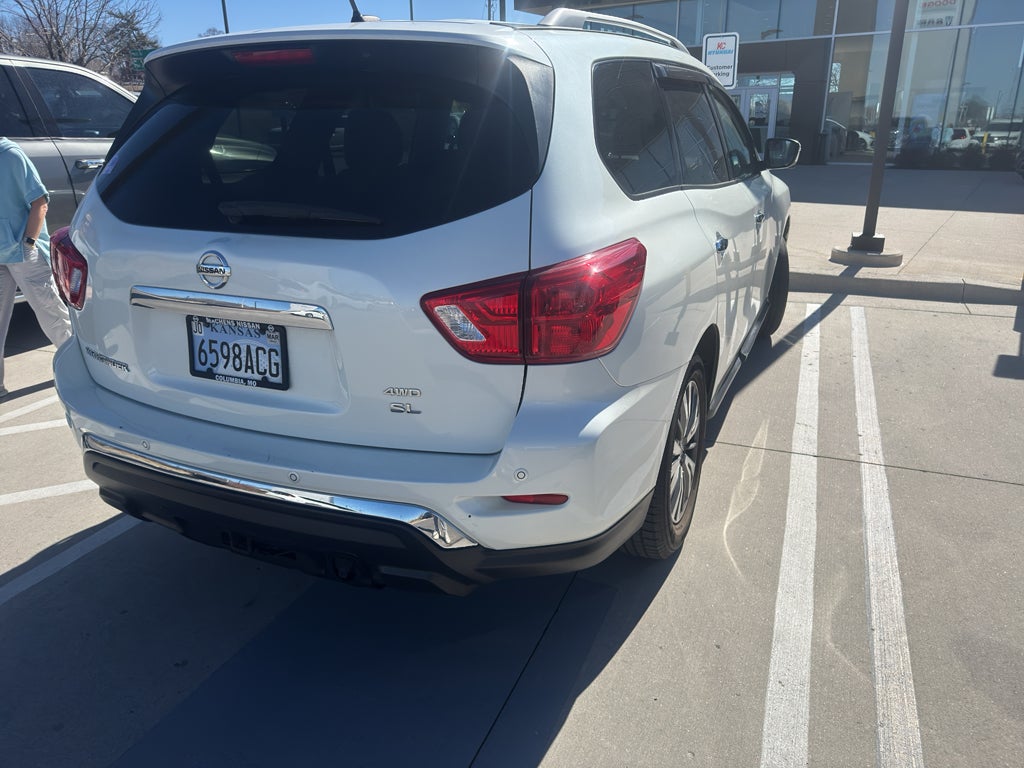 2018 Nissan Pathfinder SL
