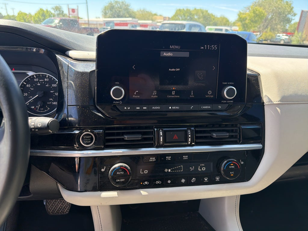 2023 Nissan Pathfinder SV