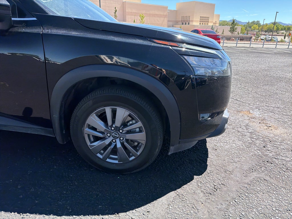 2023 Nissan Pathfinder SV