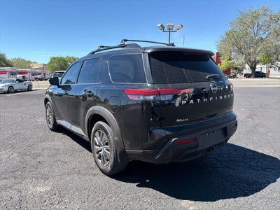 2023 Nissan Pathfinder SV