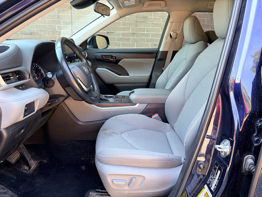 2022 Toyota Highlander LE